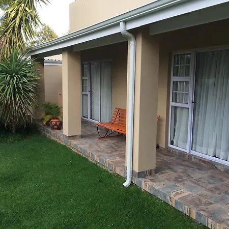 Van Biljon Cottage No Loadshedding Oudtshoorn Exterior photo